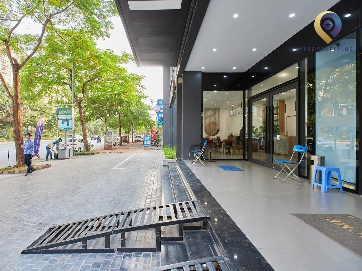 Lối ra vào chính Luxury Office Võ Chí Công